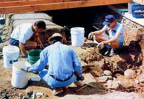 Figure 8.33 Field VIII dig crew. Unidentified person on the upper left; Jim Royle on the right. C. Fred Buchanan sits in the foreground. Fort Guijarros Museum Foundation Photo Collection, P:93-1068.